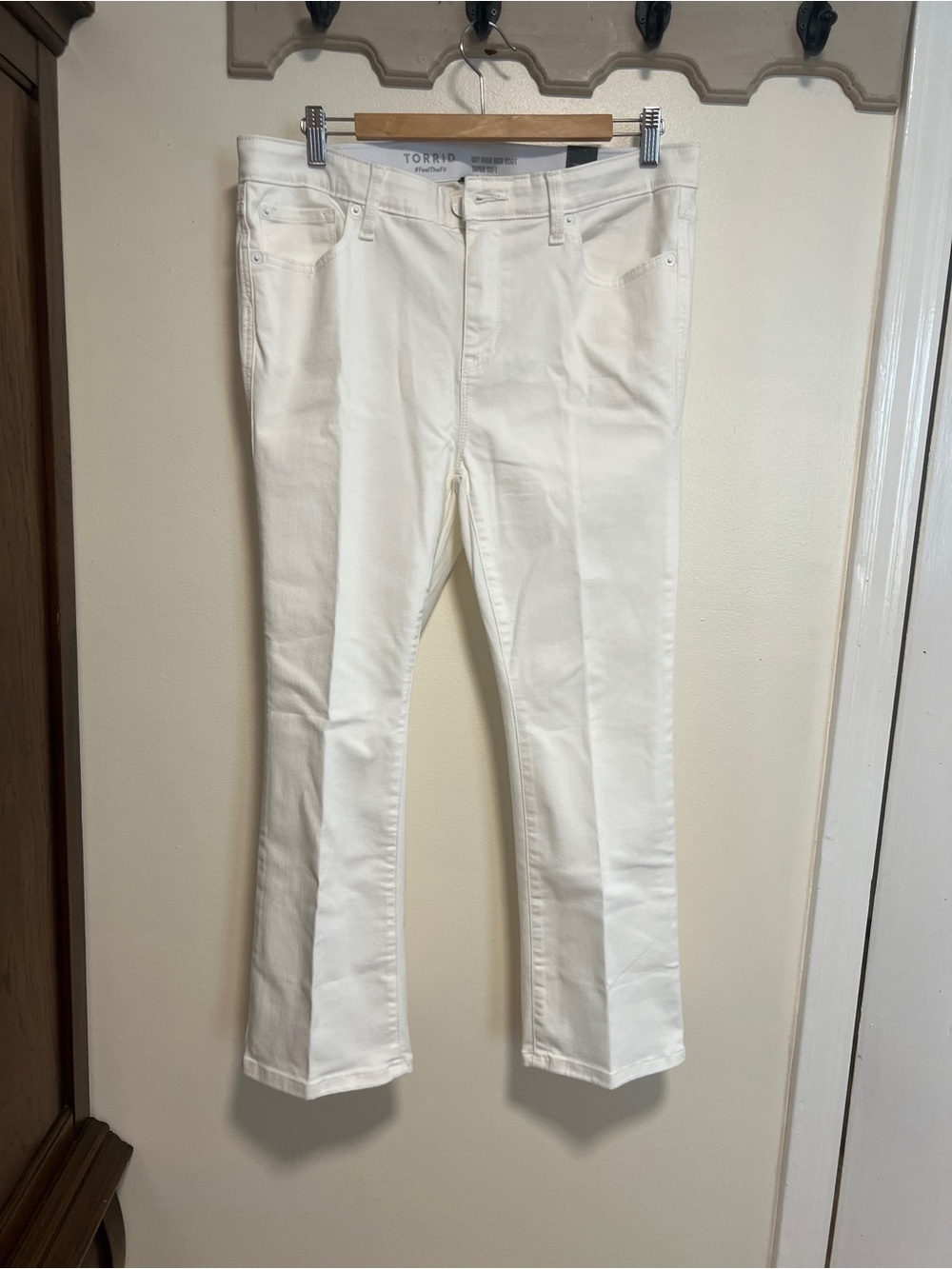 Torrid NWT White Sky High Kick Jeans Super Soft Stretch Flares Size 12